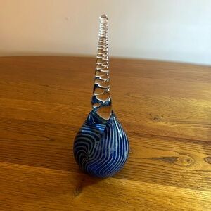 Stunning artist glass paper weight made in 2002.